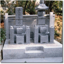 ［写真］和型と五輪塔のお墓（当社施工）